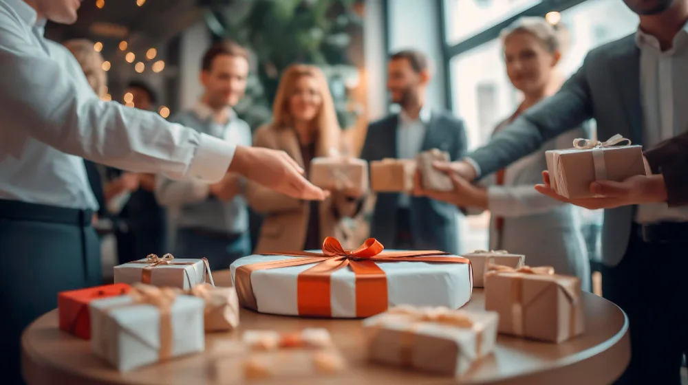 למה יותר ארגונים בוחרים מתנות לעובדים עם ערך חברתי